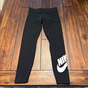 Nike Black Athletic Leggings with Iconic Swoosh